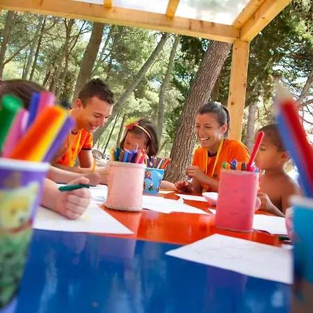 Bella Vista Homes Holiday park 4*