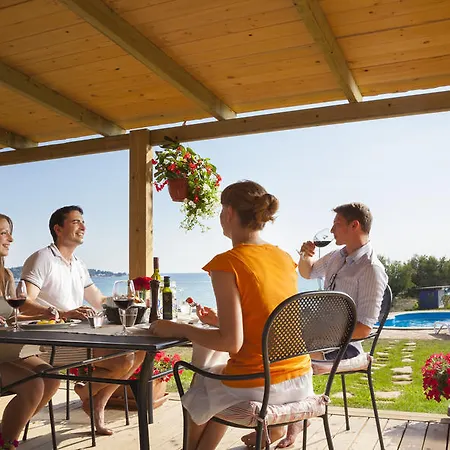 Holiday park Bella Vista Homes 4*