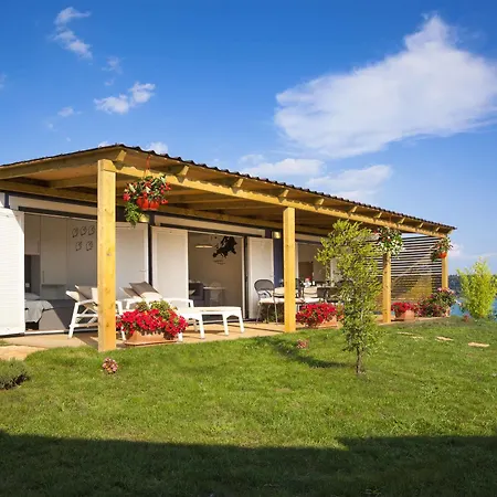 Bella Vista Homes Holiday park 4*