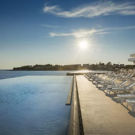 Bella Vista Homes Prázdninový areál 4*